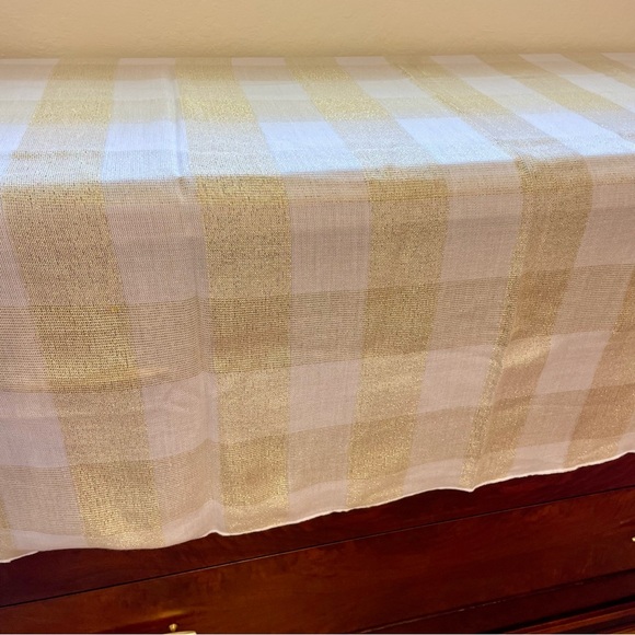 Metallic Gold and White Plaid Rectangular Tablecloth with Matching Cloth Napkins - Picture 10 of 13